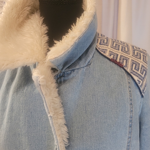 Free People, Women's Light Blue Denim Jacket with Faux Shearling, Size M - Picture 5 of 13